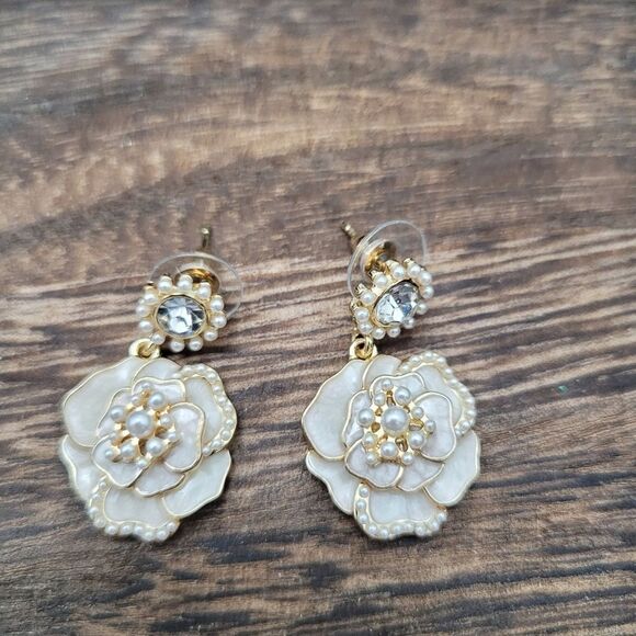 Brand New White Rose With Pearl Earrings - Picture 3 of 7